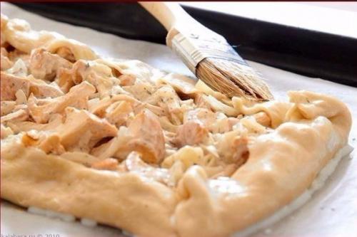 Пирог с грибами, сметаной и сыром. 06