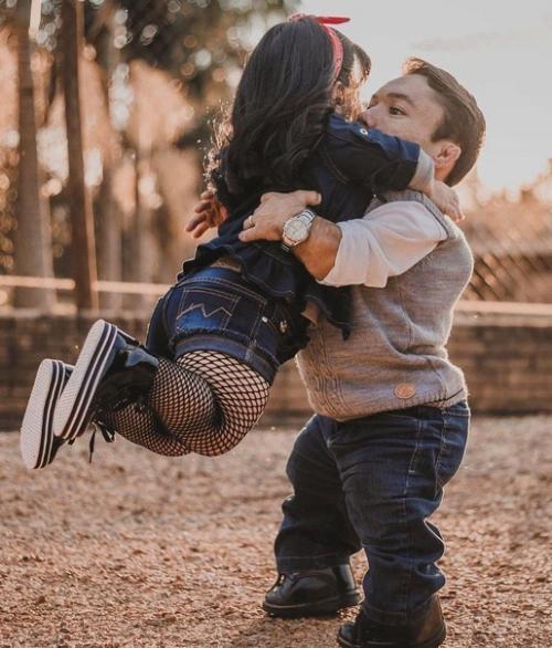 Бразильцы Пауло Габриель да Силва баррос и катусия ли хошино - самая маленькая супружеская пара. 01