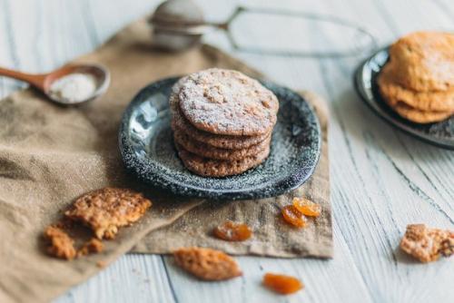 Сладкое домашнее овсяное печенье.