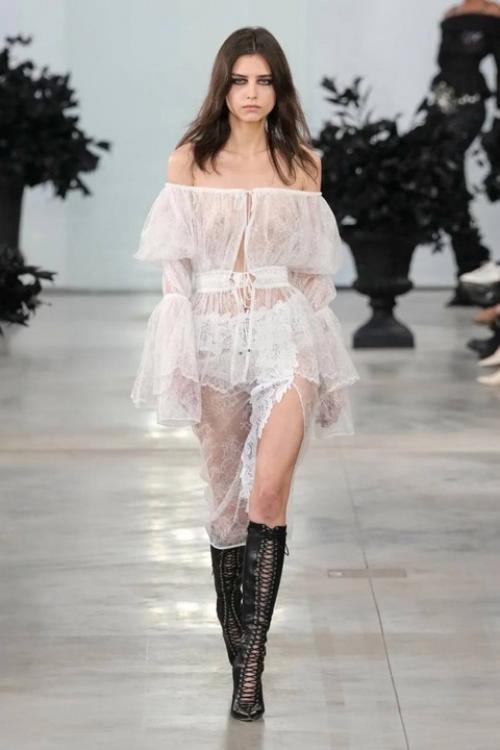 Российские топ-модели Ирина шейк, ана россолович, Соня стейнберг и Алеся каф в кастинге Blumarine в Милане. 02