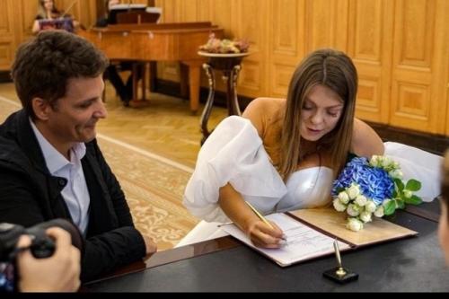 Звезда 90-х Акула Оксана Пoчепа вышла замуж. 02