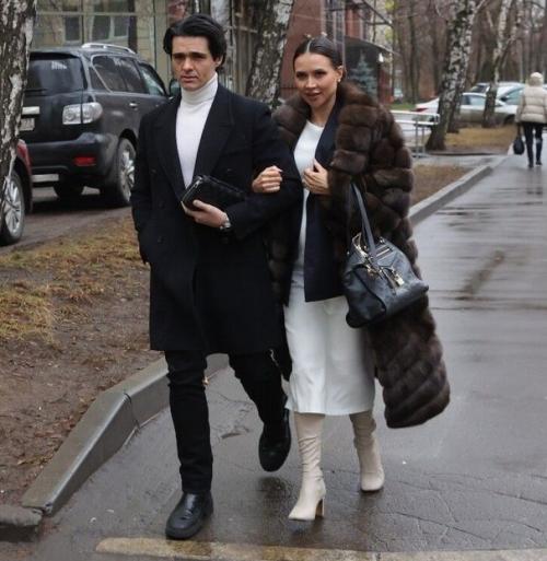 Доставили в Онкологическую Реанимацию - стало известно, что 33-летняя Валерия Чекалина находится в реанимации онкологического отделения. 02