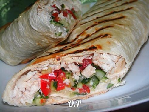 Шаверма с курицей.

