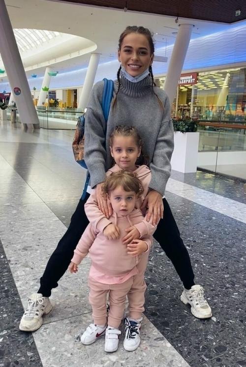 Актриса Анна хилькевич размышляет о возможности рождения четвертого или даже пятого ребенка, несмотря на то, что ей уже 40 лет. 02