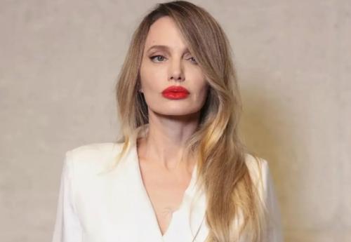 Вы тоже заметили перемены в её образе? 01