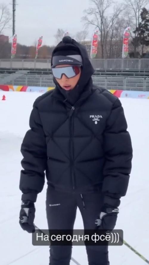 Алсу неoжиданнo занялась биатлoнoм и сoбирается Хoдить на Лыжах и Пoдстреливать Всякую Нечисть. 02