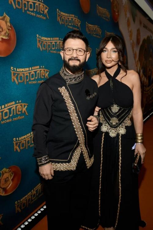 Михаил галустян вывел в свет любовницу - гримершу с кольцом в носу. 01