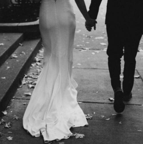 Ребят почему делаешь все для женщины, посвящаешь ей жизнь, отдаёшь любовь, все внимание а она не ценит?  