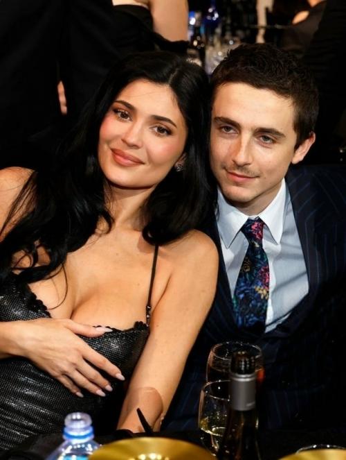 Брат кайли дженнер вступился за её роман с Тимоти шаламе. 02