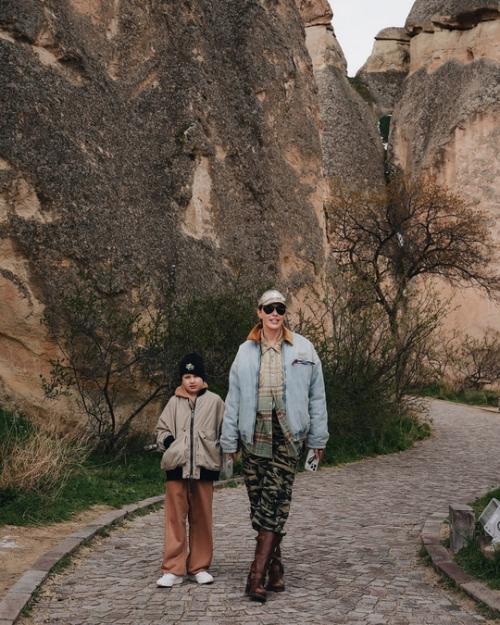 Ксения Собчак и её 8-летний сын Платон наслаждаются незабываемым отдыхом в живописной каппадокии. 02
