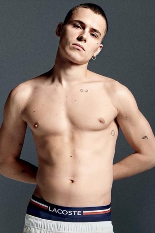 Я конечно не Кендалл дженнер, но и ты не Арон пипер, так что давай не будем тут. 03