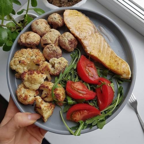 - Куриное Филе, гречка с сыром, помидор, огурец. 03