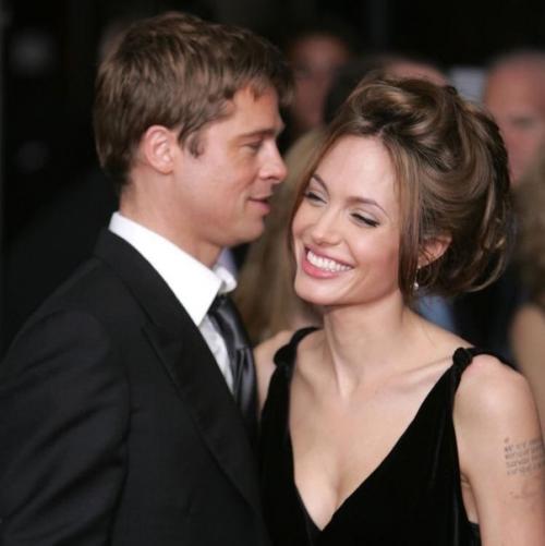 Когда-то Анджелина подарила Брэду целый остров, который выглядит, как сердце. 02