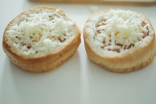 Яичница в булочке.  Ингредиенты: 02