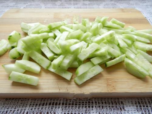Салат с копченой колбасой и огурцами. 03 Салат с копченой колбасой и огурцами. 03