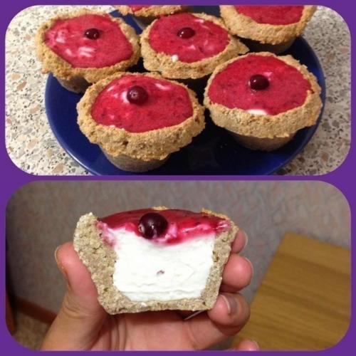 Корзиночки из овсяного теста с творожно - ягодной начинкой.