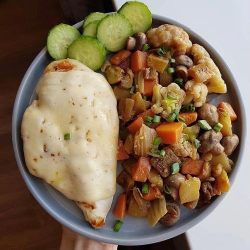 - Куриное Филе, гречка с сыром, помидор, огурец. 04