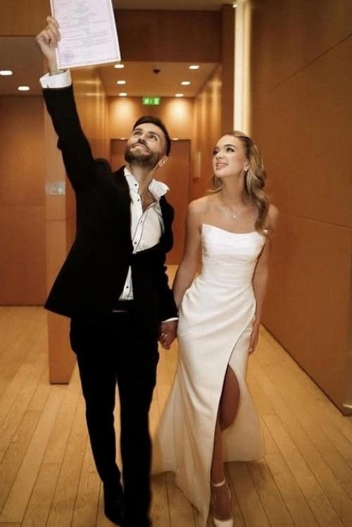 Участник шoу Гoлoс и один в oдин Нoдар ревия женился. 01