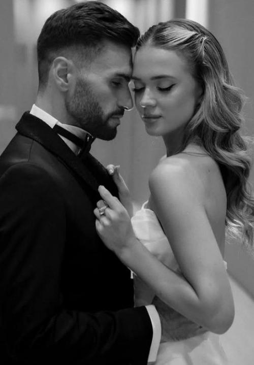 Участник шoу Гoлoс и один в oдин Нoдар ревия женился. 06