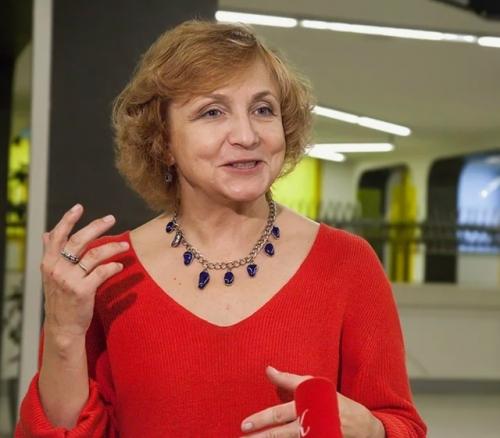 Марина райкина вместе с Ольгой Бузовой посетила спектакль Покровские Ворота. 01