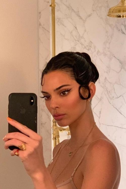 Я конечно не Кендалл дженнер, но и ты не Арон пипер, так что давай не будем тут. 02