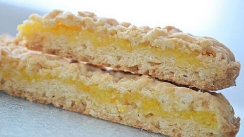 Пирог тертый диетический с апельсиновой начинкой.