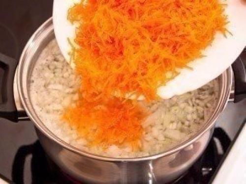 Сырный суп.  Сырный суп, незаменим в промозглую погоду, отведав его на душе становится теплее. 07