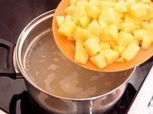 Сырный суп.  Сырный суп, незаменим в промозглую погоду, отведав его на душе становится теплее. 04