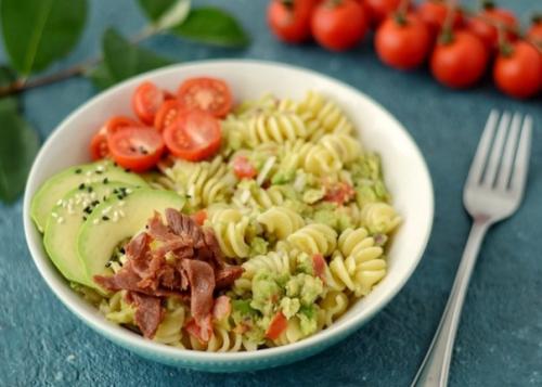 Паста с гуакамоле.