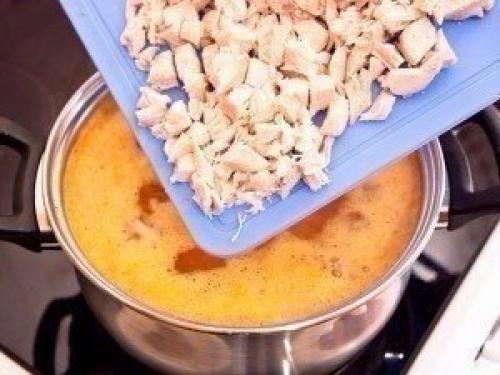 Сырный суп.  Сырный суп, незаменим в промозглую погоду, отведав его на душе становится теплее. 06