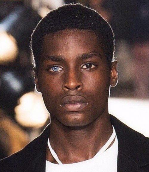 Был осуждён за кражу, но потом им заинтересовались мировые модельные агентства. 05