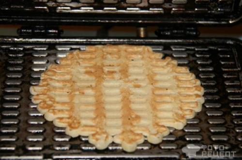 Вафельные трубочки - хрустящие в электровафельнице с заварным кремом. 02 Вафельные трубочки - хрустящие в электровафельнице с заварным кремом. 02
