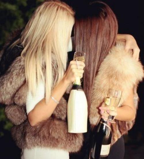 Дружба это когда есть что вспомнить вместе, над чем посмеяться, и по плакать.