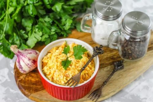 Салат с морковью и творогом. Салат с морковью и творогом.