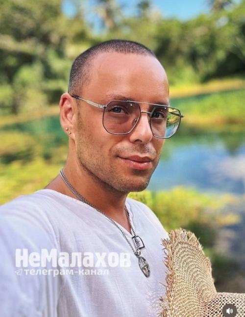 Оля бузова впервые показала своего визажиста! 01