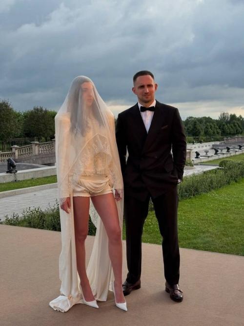 Поздняков очень жестко высказался по поводу свадебных платьев Адель вейгель …. 02