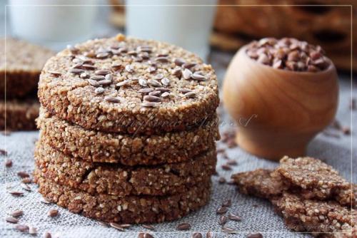 Печенье/хлебцы из гречки (на 10 шт).

