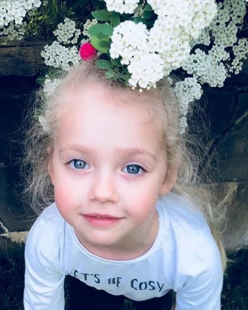 Лизонька - дочь Максима Галкина и Аллы Пугачевой. 04