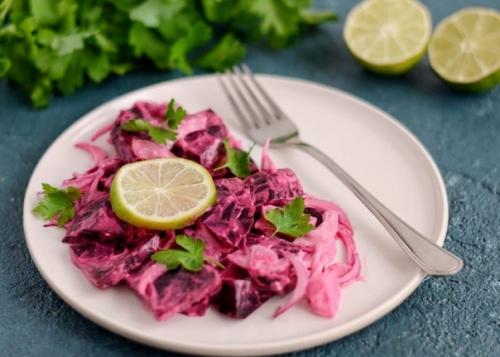 Розовый салат.  Ингредиенты: