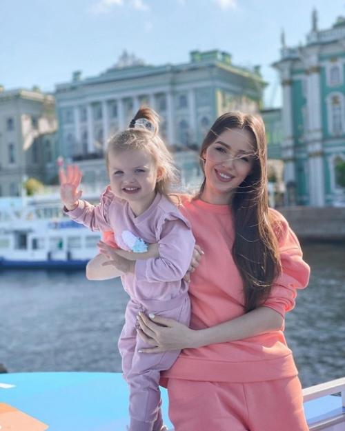 Семья анастасии Костенко и Дмитрия тарасова! 01