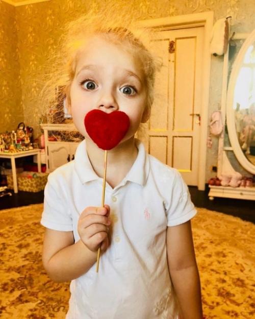 Лизонька - дочь Максима Галкина и Аллы Пугачевой. 02