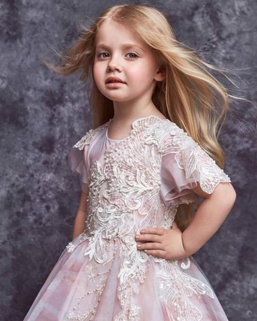 Лизонька - дочь Максима Галкина и Аллы Пугачевой. 03