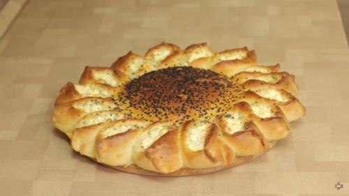 Пирог Подсолнух с мясом и сыром. Пирог Подсолнух с мясом и сыром.
