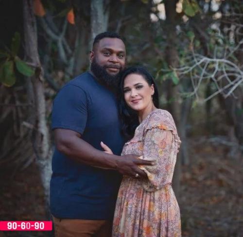 У этой межрасовой пары - детки с ангельским цветом глаз!