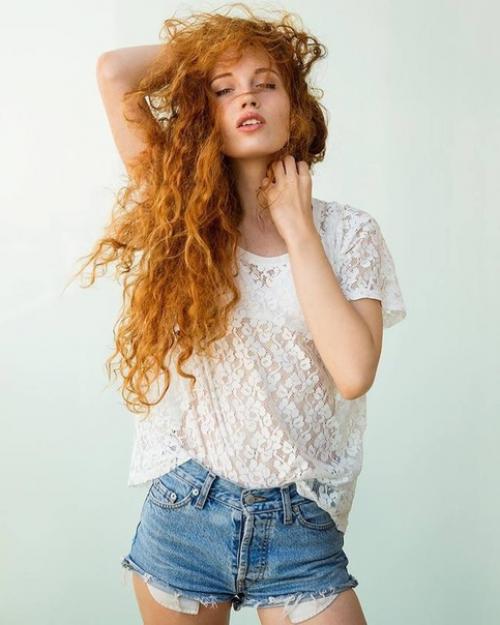 Американский фотограф Брайан даулинг провёл три лета в путешествиях по миру, чтобы найти и снять самых красивых рыжеволосых девушек земли. 05