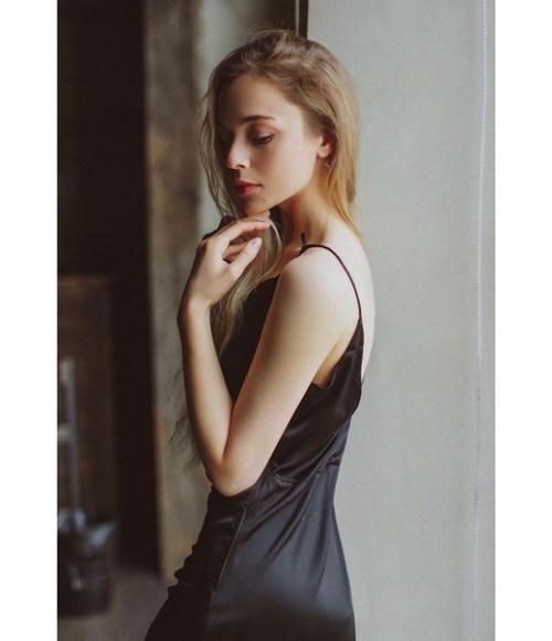 Анастасия Крылова - восходящая звезда российского кино, сыграла в Трудных Подростках. 02