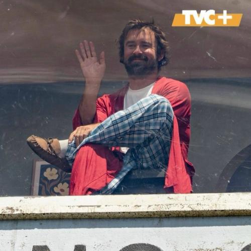 Netflix поселил человека на билборде. 02