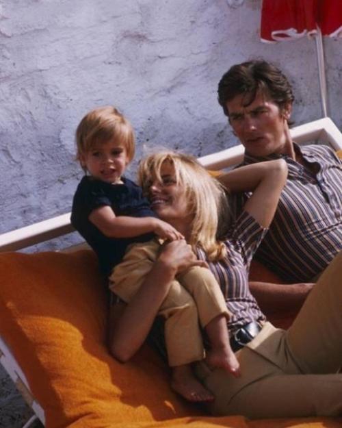 Ален делон со своей семьей. 02