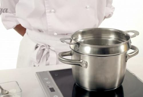 Спагетти карбонара с красным луком. 01