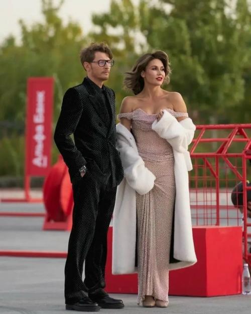 Ляйсан утяшева и Павел воля планируют завести третьего ребенка. 01